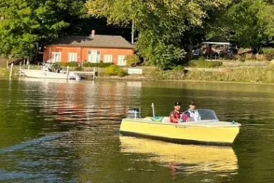 Beverly Retro Boat Rental