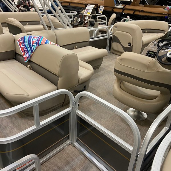 Pontoon Rental Saugatuck, MI Retro Boat Rentals